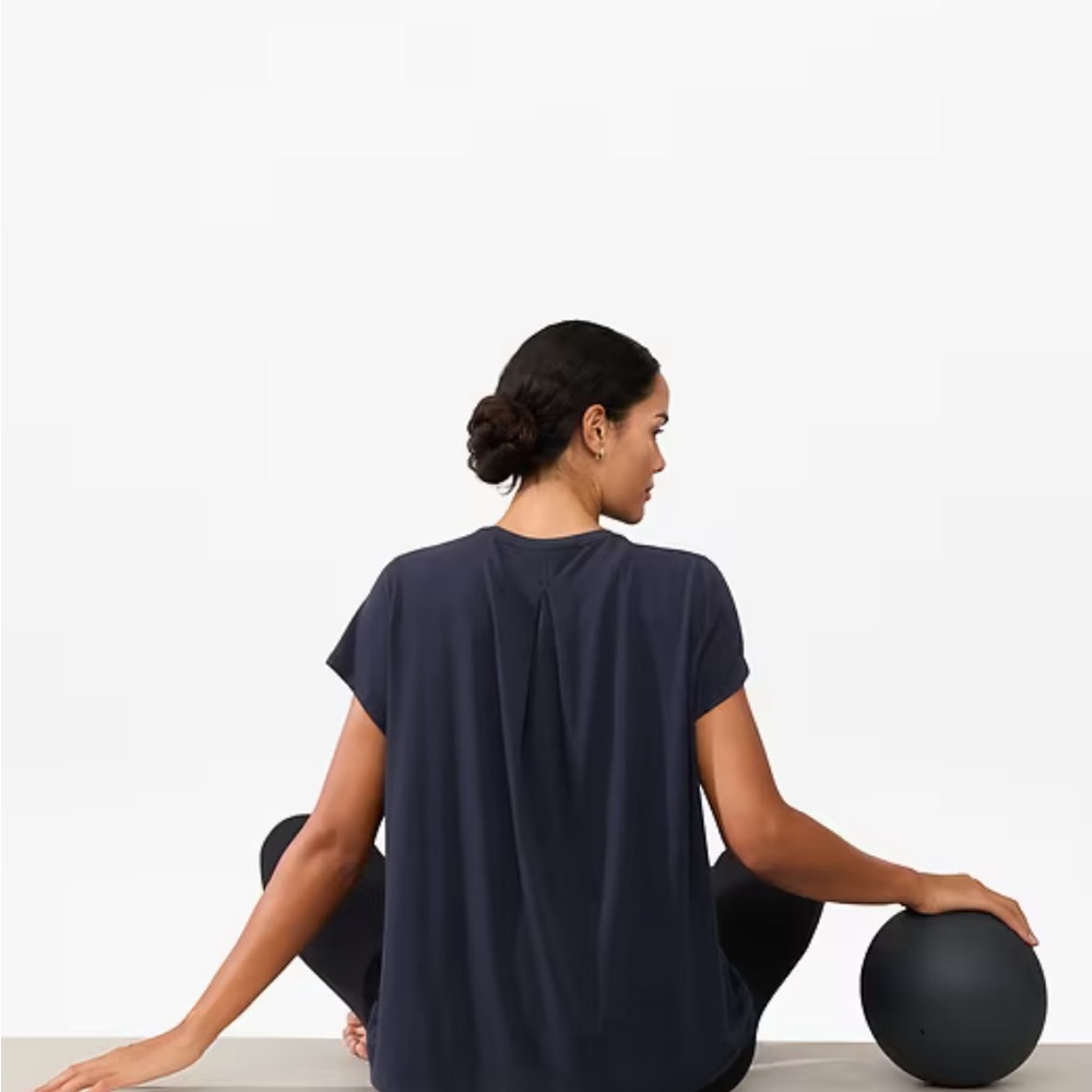 Women's Athleta blue with ease top